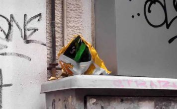 Λες να το μαζέψει η μαμά;