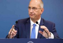 «Πόλεμος» Οικονόμου – ΣΥΡΙΖΑ για την αποκάλυψη Google με το λογισμικό παρακολούθησης Predator