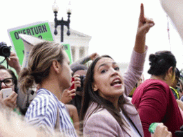Παγκόσμιος σάλος για την απαγόρευση αμβλώσεων στις ΗΠΑ: «Πλήγμα για τα ανθρώπινα δικαιώματα και οπισθοδρόμηση»