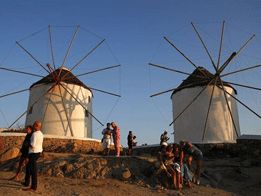 Ου παντός πλειν ες Μύκονον