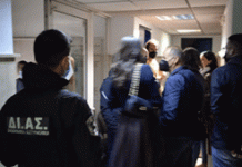 Προσαγωγές από ΔΙΑΣ στο Α.Τ. Βύρωνα μελών της Αριστερής Παρέμβασης για απόπειρα ανάρτησης πανό