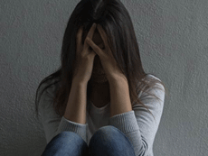 Νέο σοκ, αυτήν τη φορά στο Βύρωνα: 48χρονος βίαζε επί τρία χρόνια την κόρη της συντρόφου του