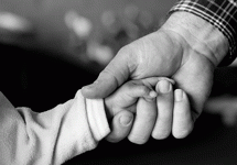 Άδεια μονογονεϊκών οικογενειών: Διευκρινίσεις του Υπ. Εργασίας για τους δικαιούχους