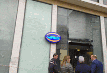 Βύρωνας: Έσπασαν τα γραφεία της ΔΥΠΑ/ΟΑΕΔ και τα γραφεία της δημοτικής παράταξης Δύναμη Ελπίδας