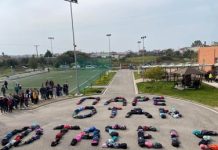 Πολιτικοί, σκάστε, απόψε, ουρλιάζουν οι Μάνες….