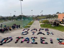 Πολιτικοί, σκάστε, απόψε, ουρλιάζουν οι Μάνες….