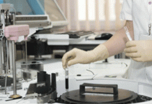 Ο ΠΟΥ «βγάζει» οδηγό για το πώς θα ζούμε με τον κορονοϊό που… ήρθε για να μείνει