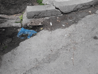 Ενάργεια: Α) Αίτημα για άμεση επισκευή ρείθρων. Β) Ατέλειες στις ασφαλτοστρώσεις»