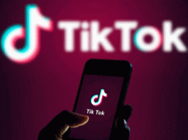Το TikTok «πουλάει» βιβλία σε νέους και εφήβους – «Ανησυχία» στους γονείς