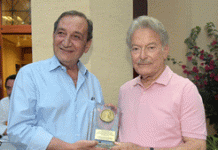 Ο Δήμος Βύρωνα τίμησε τον Μιχάλη Τοπούζη για το “Πάλαι ποτέ στον Βύρωνα”