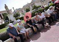 Συνταξιούχοι: Τα εννιά μέτρα «ενίσχυσης», από το market pass έως τις αυξήσεις