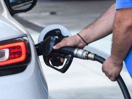 Καύσιμα: Ξεπέρασε τα 2 ευρώ/λίτρο η βενζίνη