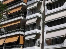 Θυρωρός: Το επάγγελμα που επιστρέφει στις πολυκατοικίες της Αθήνας