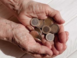 ΑΣ ΠΕΘΑΝΟΥΝ ΟΙ ΦΤΩΧΟΙ