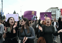 Ήταν όλες τους στο Σύνταγμα – Πλήθος και παλμός στη συγκέντρωση κατά της έμφυλης βίας