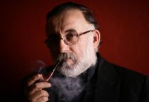 Θάνος Μικρούτσικος