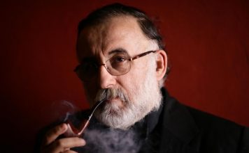 Θάνος Μικρούτσικος