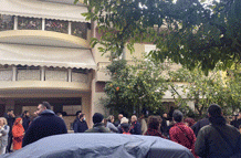 ΒΥΡΩΝΑΣ: Δεν τελεσφόρησαν μέχρι σήμερα οι προσπάθειες έξωσης ηλικιωμένης, χάρη στην αλληλεγγύη