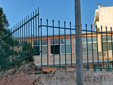 Συνεχίζονται οι παραβιάσεις και οι βανδαλισμοί στο παλιό κτίριο του 4ου Δημοτικού Σχολείου στην Κολοκοτρώνη