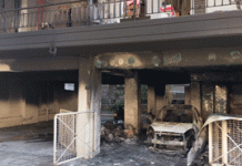 ΒΥΡΩΝΑΣ: Εμπρηστική πυρκαγιά σε πιλοτή πολυκατοικίας (ΦΩΤΟ