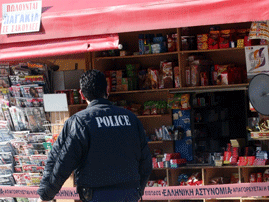 Βύρωνας: Ένοπλη ληστεία σε περίπτερο – Απείλησαν υπάλληλο με μαχαίρι