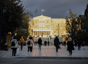 Το 2024 έφτασε με «εκτόξευση» κρουσμάτων κορονοϊού… και όχι μόνο, ουρές σε νοσοκομεία και φαρμακεία