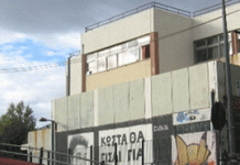 Αποκαταστάθηκε το graffiti με το πρόσωπο του Κώστα, στον τοίχο της εισόδου του 5ου Λυκείου Βύρωνα