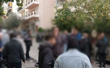 ΒΥΡΩΝΑΣ: Νέα απόπειρα για την έξωση της ηλικιωμένης γυναίκας, σήμερα το πρωί