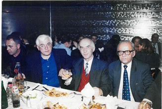 ΣΤΕΡΝΟ ΑΝΤΙΟ ΣΤΟΝ ΚΩΣΤΑ ΔΑΒΑΝΕΛΟ