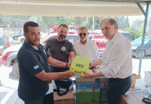 Παράδοση από το Δήμαρχο Βύρωνα ενός απινιδωτή (ΚΑΡΠΑ) και ενός ανεμιστήρα υδρονέφωσης στο Πυροφυλάκιο Βύρωνα