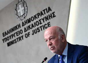 «Βραχιολάκι» στους δράστες ενδοοικογενειακής βίας, προσωρινή κράτηση και για πλημμέλημα