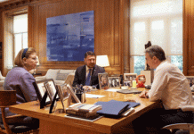 «Κολλάει» η απόδοση των θεάτρων Βράχων στους δήμους;