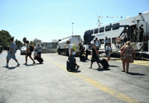 «Η Ελλάδα έχει γίνει η Ταϊλάνδη της Ευρώπης»: Ο Guardian για τις χαμένες διακοπές των Ελλήνων