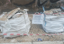 ΒΥΡΩΝΑΣ: Επιτέλους! Ξεκίνησαν να φτιάχνουν ένα διαλυμένο πεζοδρόμιο, στην οδό Φρύνης