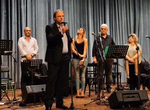 Με επιτυχία πραγματοποιήθηκε το μουσικό αφιέρωμα για τη συμπλήρωση των 80 ετών από το μπλόκο του Βύρωνα