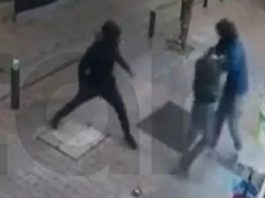 Βύρωνας: Υπάλληλος μίνι μάρκετ τα έβαλε με ληστές για να σώσει την επιχείρηση