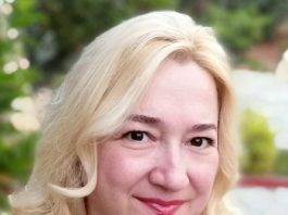 Το κορίτσι με το σκυλάκι. Της Σοφίας Τριανταφυλλοπούλου