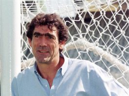 To phantom πέταξε και στον Βύρωνα… Του Γιώργου Πιερράκου