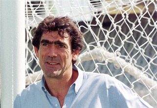 To phantom πέταξε και στον Βύρωνα… Του Γιώργου Πιερράκου