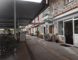 Περίπατος στην πλατεία της Καισαριανής της Αρετής Πότσιου