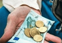 Συνταξιούχοι: Αυξήθηκε ο αριθμός των «φτωχών συνταξιούχων» το 2024