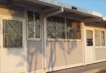 Βύρωνας: «Μαθητές Δημοτικού κάνουν μάθημα για έβδομη σχολική χρονιά σε προκάτ»