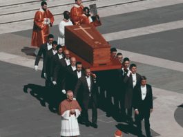 Μαζικό το «αντίο» στον Πάπα Φραγκίσκο – Ολοκληρώθηκε η τελετή