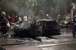 Φωτιά σε αυτοκίνητα στο Παγκράτι