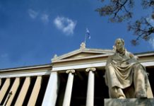 Στοχοποιεί τα πανεπιστήμια ο Μητσοτάκης και απειλεί με κυρώσεις για τα φαινόμενα βίας