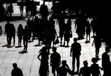 «Βόμβα» δημογραφικού: Μικραίνει η Ελλάδα