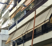 ΒΥΡΩΝΑΣ: Απομακρύνθηκαν από το δήμο, τρεις κολώνες του παλιού δημοτικού φωτισμού