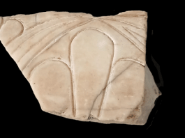 Επαναπατρισμός μαρμάρινου θραύσματος από αρχαϊκό ναό της Ακρόπολης