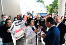 Στην Ελλάδα το δημόσιο σύστημα υγείας εξακολουθεί να βρίσκεται υπό κατάρρευση