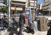 Καισαριανή: Αποξήλωση παλιών πινακίδων στη Λεωφόρο Εθνικής Αντιστάσεως